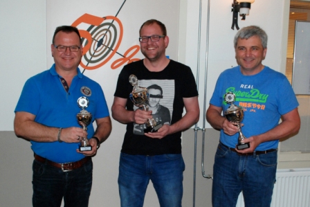 Ondernemersschieten 2016, podium Teams. v.l.n.r.: SMB Willems ( Eddy Derksen ,3), Alustaal 2 (Roel Hendriks,1), Siefkes 2 (Wilbert Fölker,2).